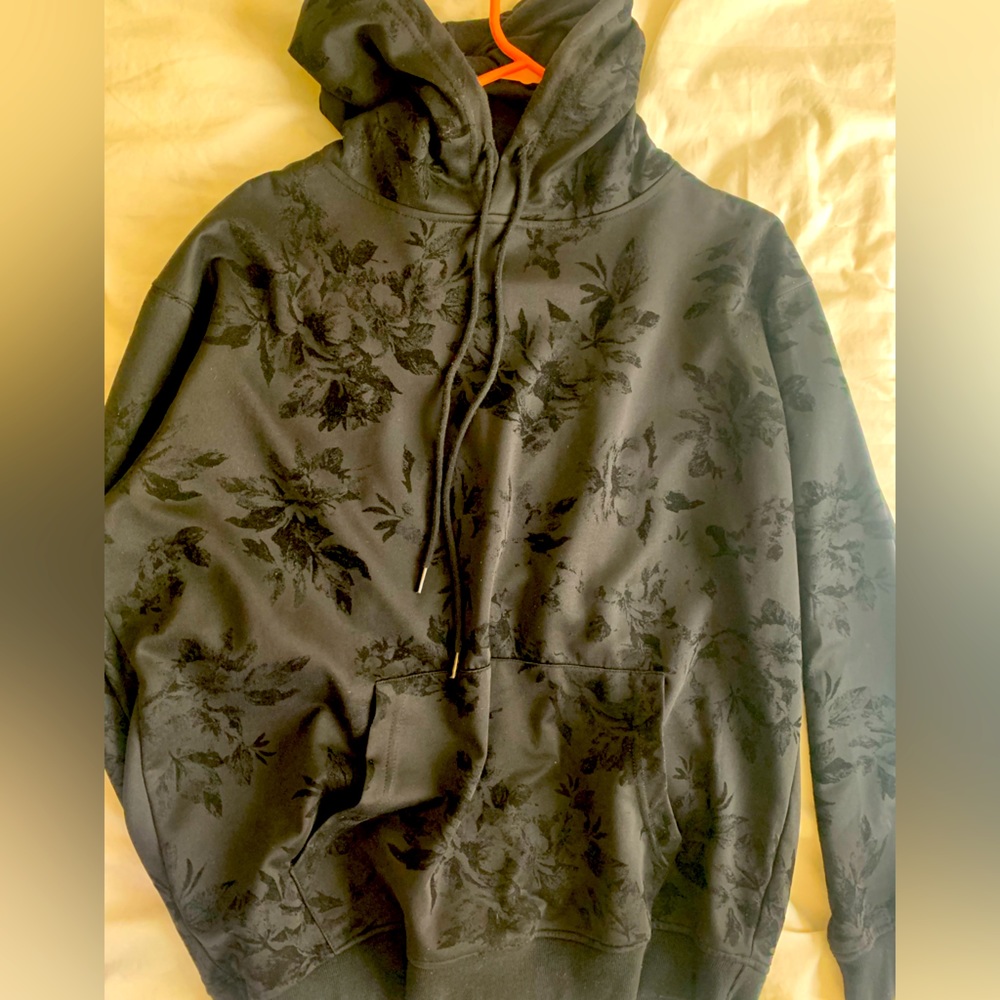 ELWOOD hoodie/ sweatshirt, size large, black (lightly used but great condition)